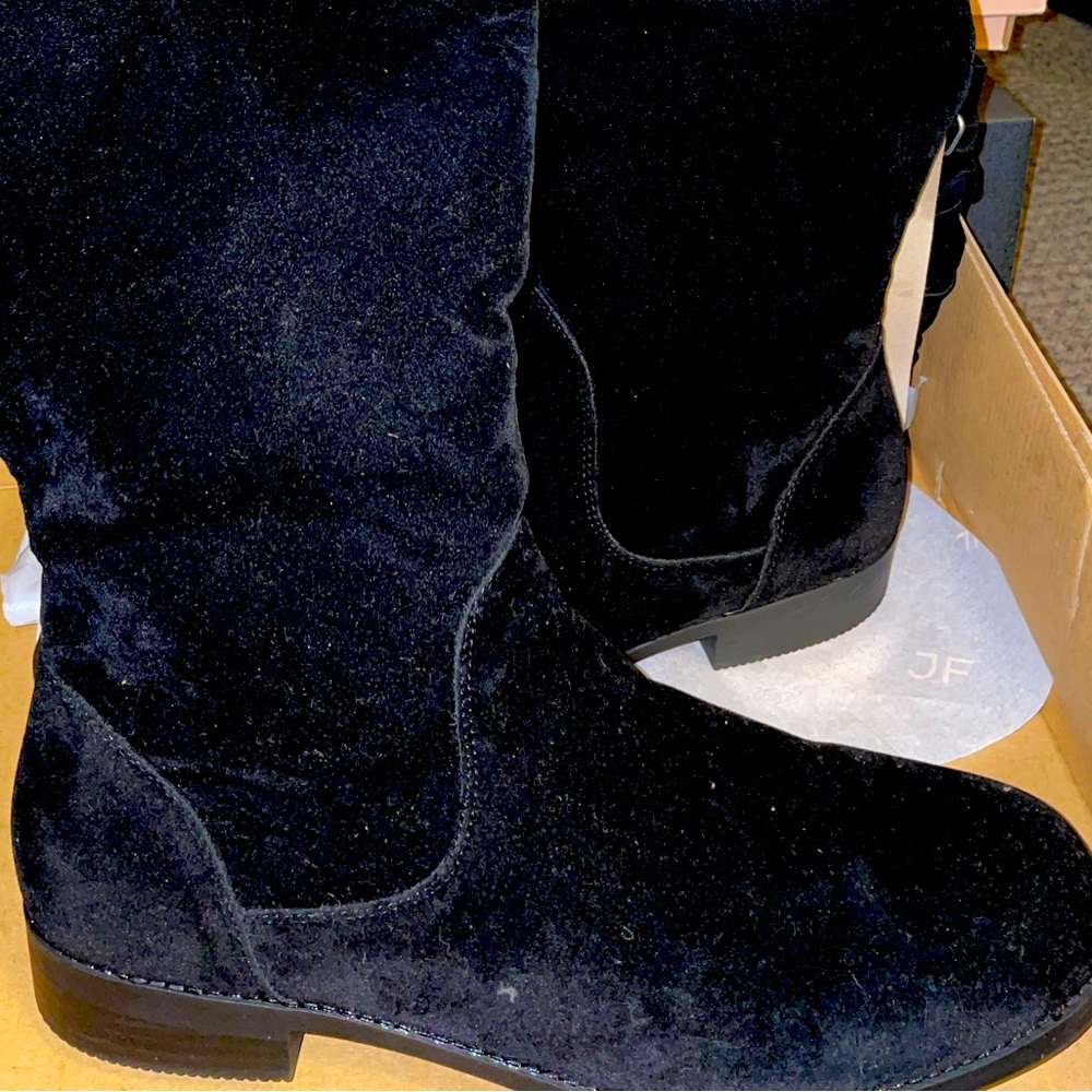 Serious inquiries only!!!!BRAND NEW OVER THE KNEE THIGH HIGH FLAT BOOTS